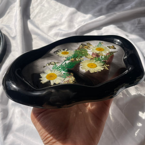 FLORAL BLOB CATCH-ALL TRAY IN BLACK