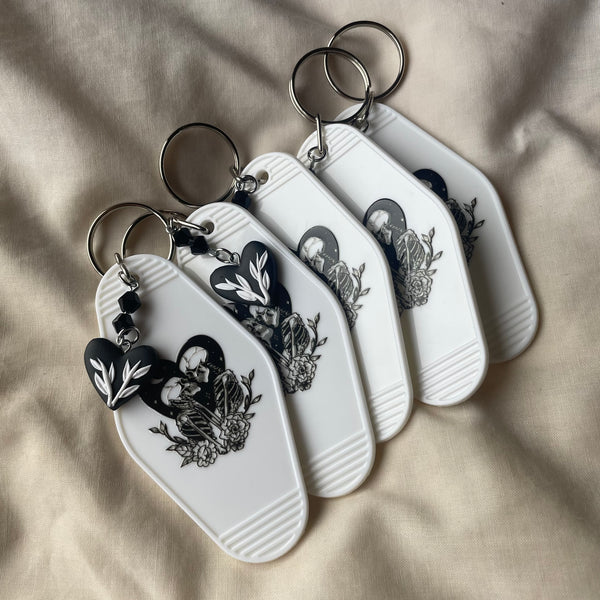 SKULL LOVERS -- MOTEL KEYCHAIN