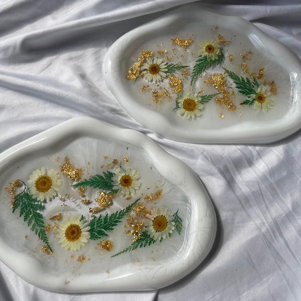 FLORAL BLOB CATCH-ALL TRAY IN WHITE